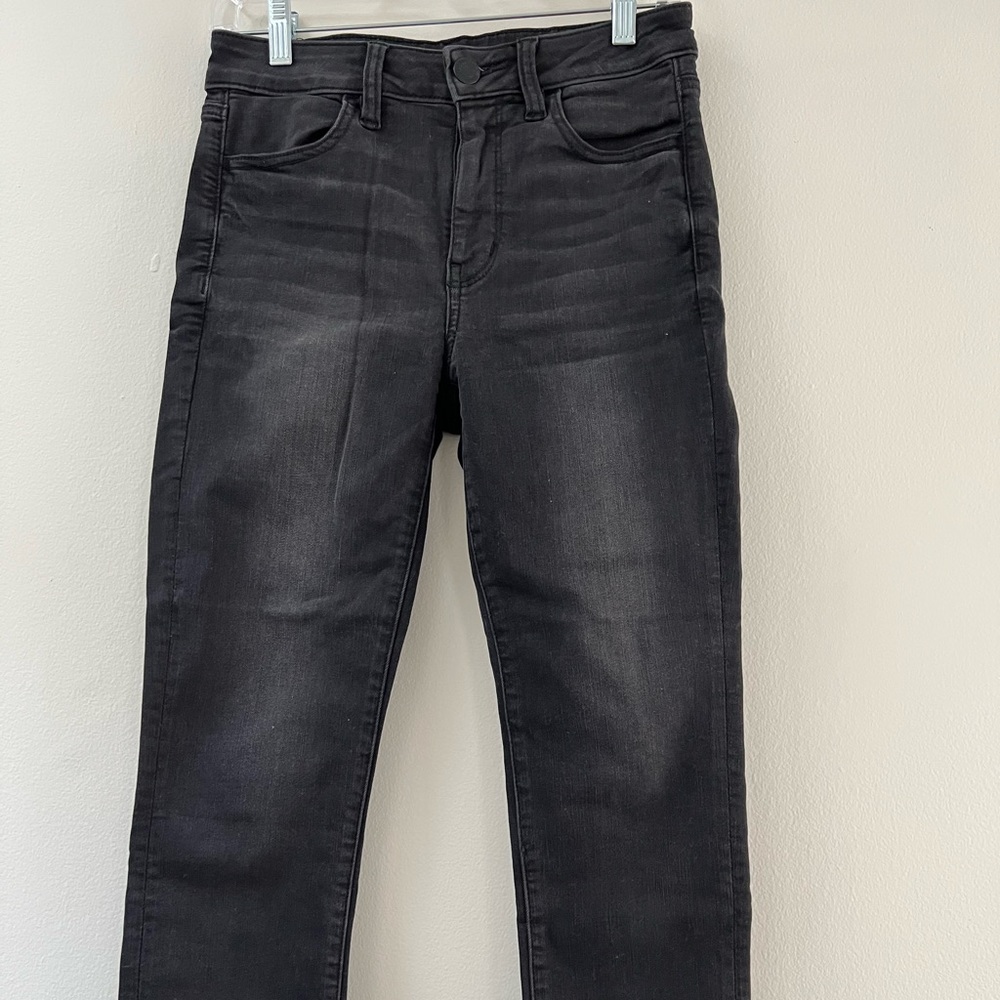 American Eagle black cropped jeans with ankle design